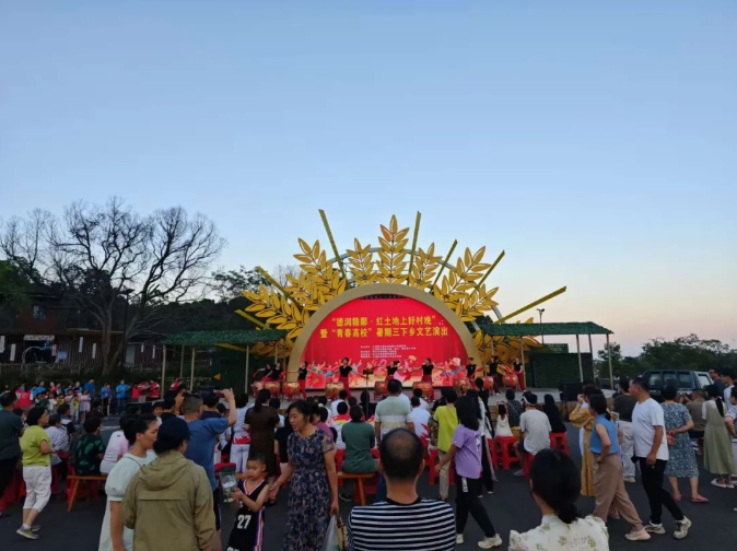 多彩村晚唱响幸福美好生活，九江庐山市这场村晚嗨翻夏夜